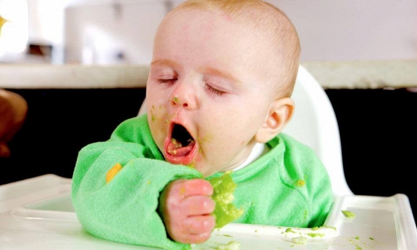 Bé 6 tháng tuổi bị ngạt thở, tay chân tím tái: Bà ngoại ôm cháu lao vào trạm y tế kêu cứu, bác sĩ xử lý kịp thời