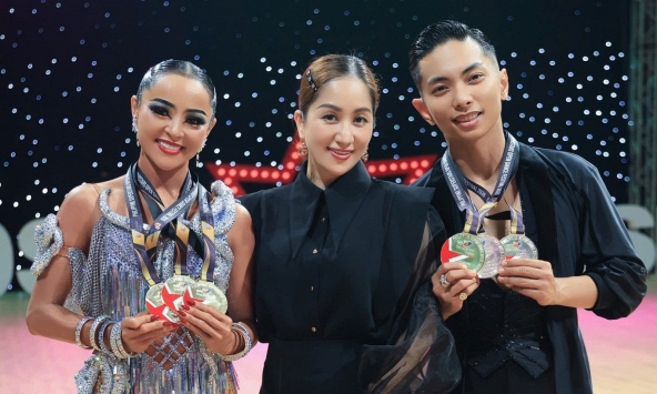 Đặng Thu Hương giành 3 HCV với Phan Hiển, 'tag' thẳng tên Khánh Thi để nói hết tất cả