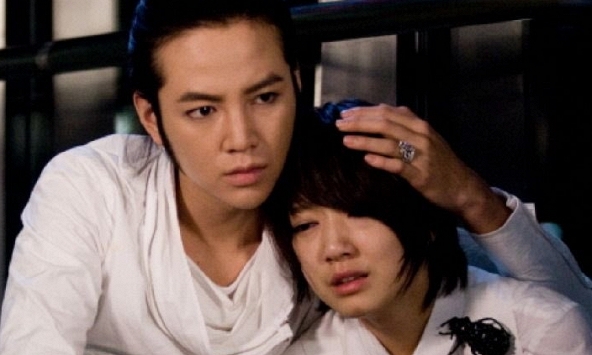 Nam thần châu Á cãi nhau to với bạn gái suốt 2 tiếng vì gái lạ, bị người yêu mắng: “Anh đúng là hết thuốc chữa” 