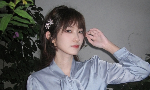 Nữ MC danh tiếng LPL thay đổi ngoại hình khiến fan ngỡ ngàng