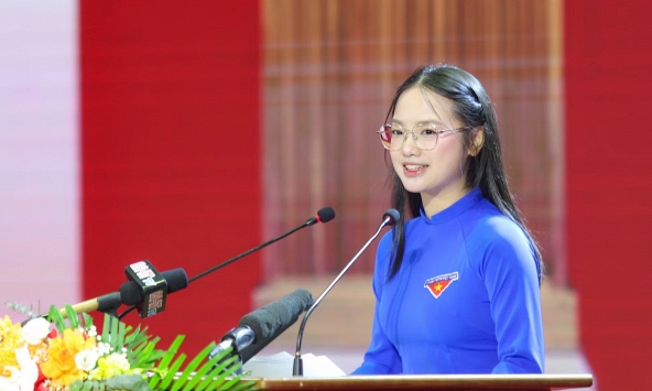  Profile siêu xịn của nữ đoàn viên áo xanh đang HOT nhất MXH: Vừa lên mạng đã va phải 'con nhà người ta'!