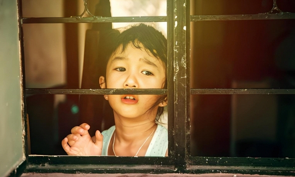 Một kiểu 'ÁP LỰC' qua ống kính camera đang âm thầm diễn ra, bào mòn lòng tự trọng của trẻ mà nhiều cha mẹ không hề hay biết