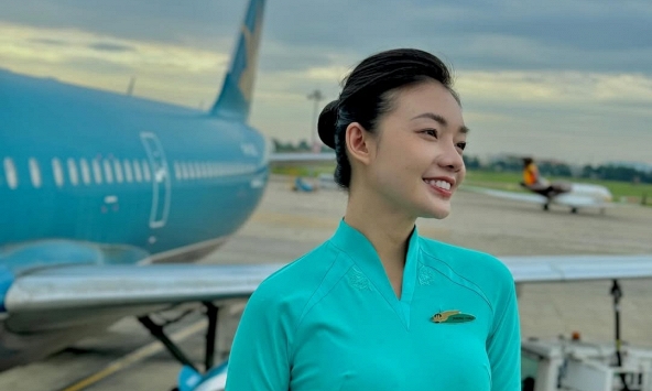 Nữ idol live thành “hoa khôi” của hãng hàng không quốc gia Việt Nam, lấy chồng kín tiếng, 1 thập kỷ vẫn chưa hết hot  