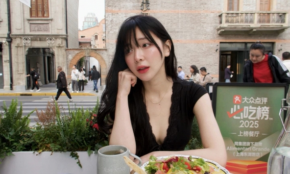 Nữ thần mặt mộc bị fan nam quay xe 