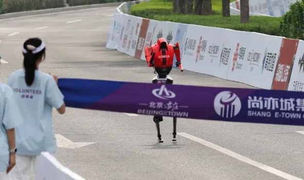 Truyền thông phương Tây kinh ngạc khi chứng kiến video của Trung Quốc: Họ tiến bộ quá nhanh chóng