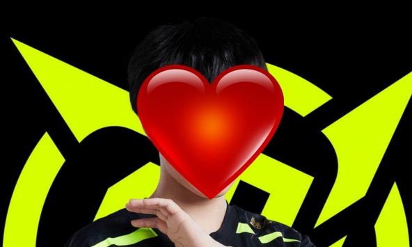 Tuyển thủ LMHT có hóa thành gái xinh cực mượt khiến đồng đội cũng nhầm lẫn