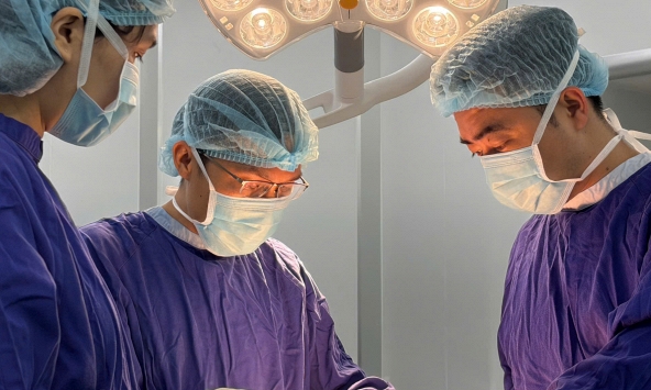 Vinmec Nha Trang tiên phong đưa kỹ thuật phẫu thuật nội soi điều trị ung thư tuyến giáp không sẹo về Khánh Hòa