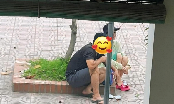 Cô giáo mầm non ở Hà Nội chụp lén '2 đối tượng', ai dè là nhân vật đình đám, xem thân thế mà ngã ngửa!