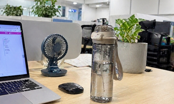 Không phải bàn phím hay điện thoại: Đây mới là thứ bẩn nhất trên bàn làm việc của nhiều người