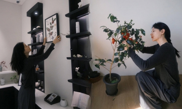 Quốc bảo nhan sắc xứ Hàn Lee Young Ae tuổi 55 vẫn đẹp mê hoặc: Bí mật nằm ở thú chơi lặng thầm mà chị em nào cũng làm được