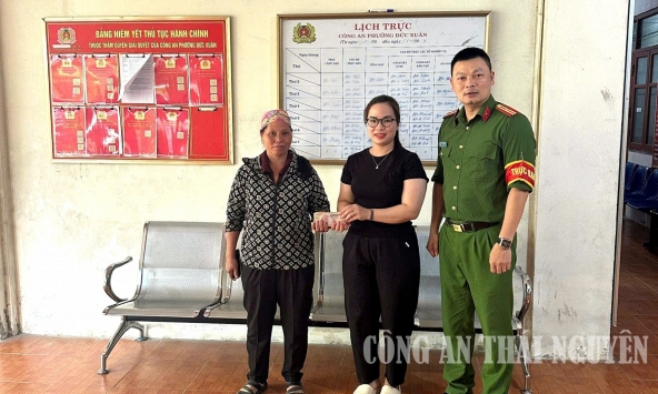 Công an kiểm tra giao dịch chuyển khoản hơn 28 triệu đồng của chị Ma Thị Sen