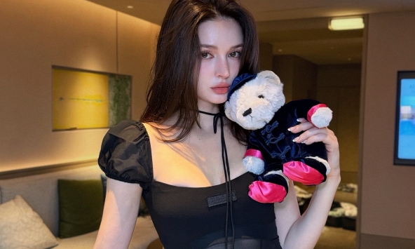 Ghé thăm Việt Nam, 'hot mom' người Nga khiến dân tình bấn loạn, đua nhau 'tư vấn' hết sức nhiệt tình