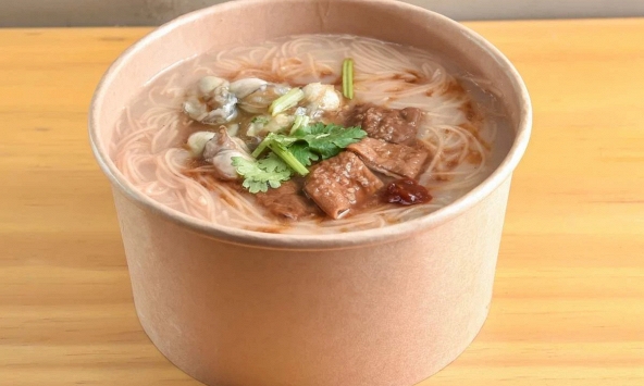 Một thói quen cực phổ biến khi ăn đồ mang về: tưởng tiện mà lại khiến vi nhựa 'đi thẳng vào bụng'