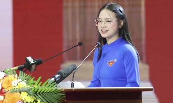 Nữ sinh Nghệ An gây bão MXH gần đây bất ngờ nhận phải loạt bình luận so sánh tiêu cực: Công nhận người khác khó đến thế sao?