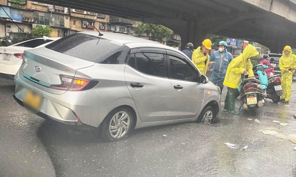 Ô tô tụt bánh trên đường Khuất Duy Tiến (Hà Nội): Đã rõ nguyên nhân
