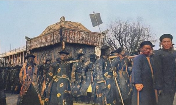 Quan tài Từ Hy Thái hậu bất ngờ nhỏ máu suốt đường đưa tang: Lý Liên Anh hé lộ sự thật rùng rợn