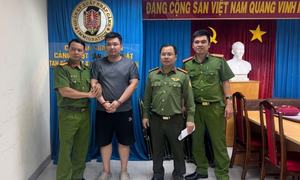 Bắt trợ lý cửa hàng Huỳnh Thanh Phú SN 1995