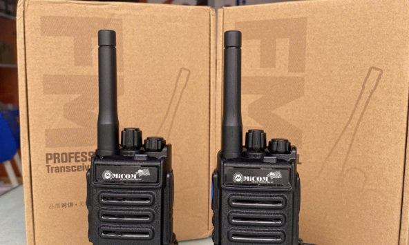 Bộ đàm: Thiết bị nghe có vẻ 'xưa' nhưng lại không thể thiếu trong môi trường công nghiệp và cảng biển Hải Phòng