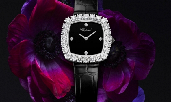 Món đồ nạm kim cương 4,4 carat này có gì đặc biệt khiến giới chơi đồ xa xỉ phải xôn xao?