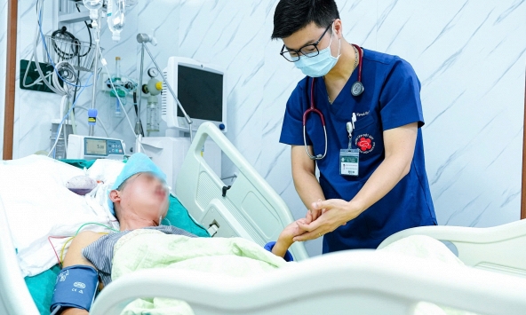 Bác sĩ bệnh viện Bạch Mai cảnh báo một việc không nên làm ngay sau khi đi ngoài nắng về