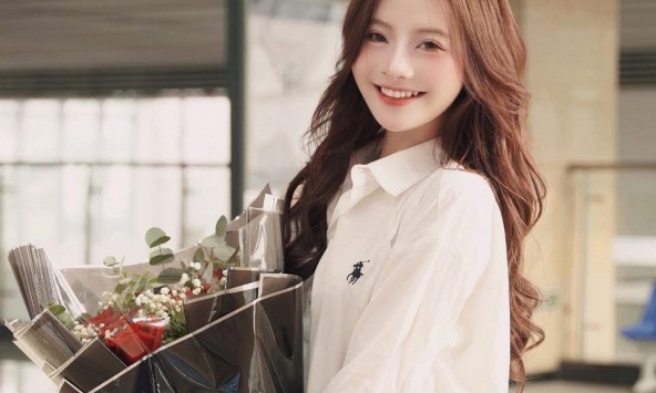 'Liều thuốc' ngọt ngào nhất hôm nay, nữ dược sĩ gây thương nhớ với nụ cười tỏa nắng 