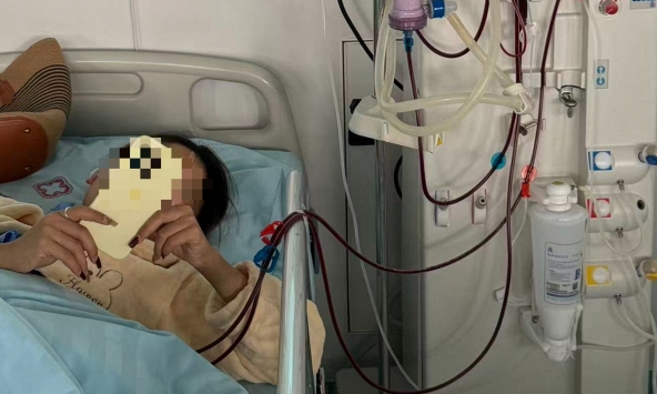 Người phụ nữ 26 tuổi suy thận giai đoạn cuối, bác sĩ nói: Uống nó như nước thì thận bằng sắt cũng không chịu nổi!