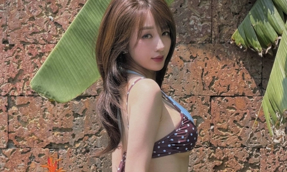 Sau 15 năm, vóc dáng nuột nà của Hà Kim vẫn 'gây mê', khiến người xem phải đặt câu hỏi về bí quyết tập luyện của bà mẹ 3 con