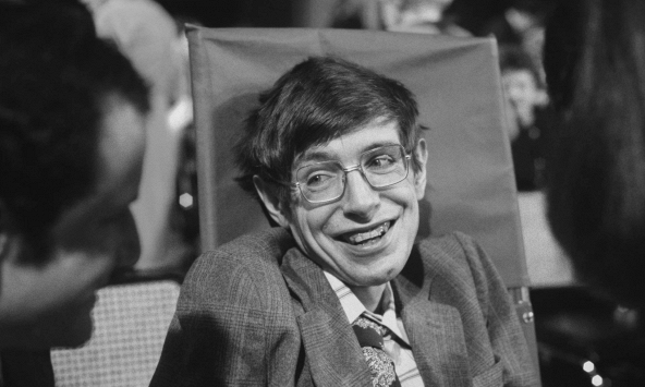 Stephen Hawking đã đúng về trí thông minh