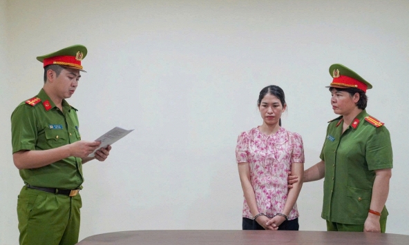 Thi hành quyết định khởi tố, bắt tạm giam nữ kế toán Phùng Thị Thùy Linh