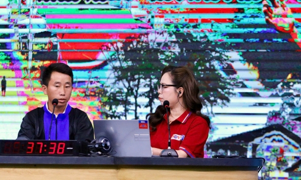 Từ tâm lũ Điện Biên đến cánh sóng trực tiếp: Chuyện người trưởng bản mang theo nhịp đập vùng cao