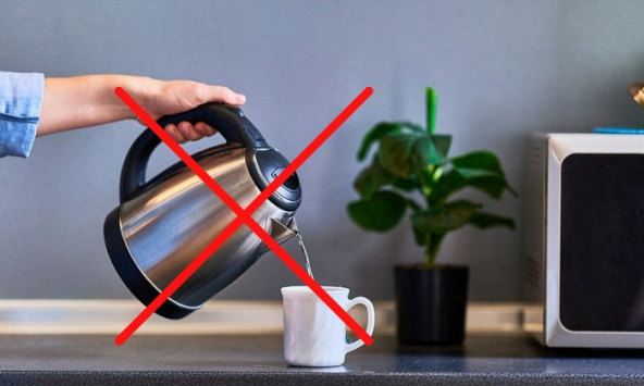 Ai đi khách sạn dịp lễ 30/4 xin tuyệt đối đừng dùng ấm siêu tốc