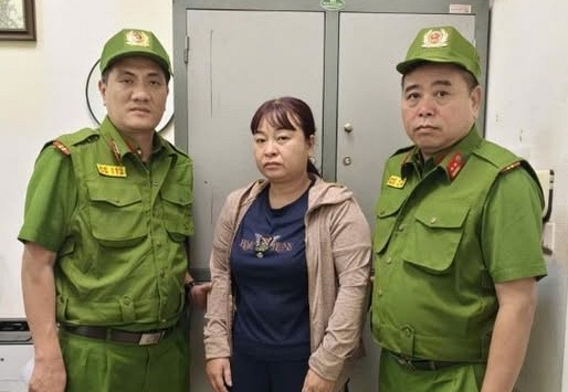 Bắt người phụ nữ bán rau ở chợ đầu mối Nguyễn Thu Hà SN 1980