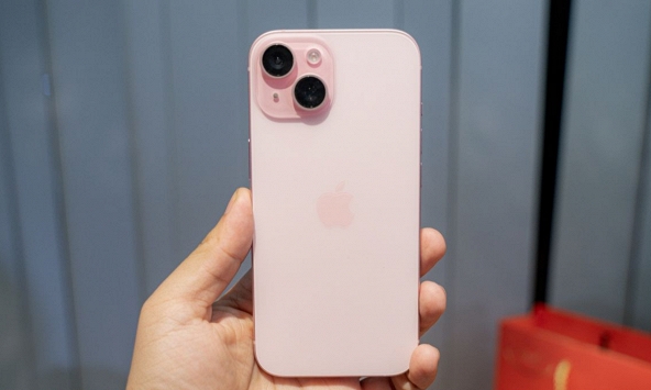 Chiếc iPhone đã bị 'khai tử' tăng giá