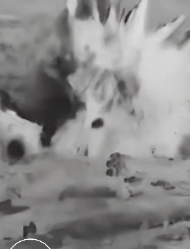 Khoảnh khắc Israel phá hủy 'đường hầm Hezbollah' sâu 25m bằng 450 tấn thuốc nổ