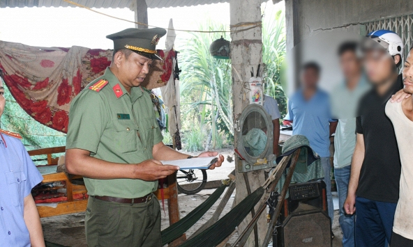 Thi hành lệnh bắt tạm giam, khám xét nơi ở của Thạch Chanh Tra