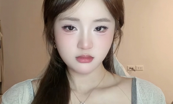 Uất ức tràn màn hình, hot girl Bình An cay cú đến suýt khóc khi chơi PUBG 