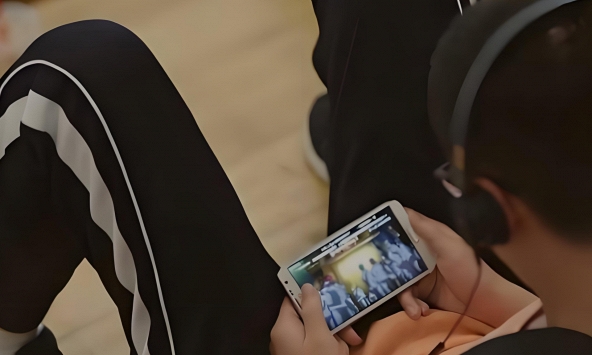 Cả gia đình xáo xào trước dòng tin nhắn trừ 151 triệu đồng trong tài khoản: Lời cảnh báo từ một bước đăng xuất bỏ quên