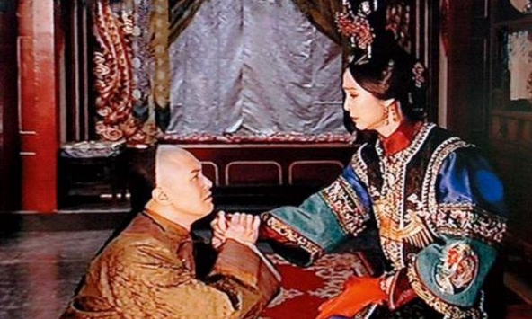 Lý Liên Anh cứ đêm xuống lại chuốc say Từ Hi để làm việc 'mờ ám': Cung nữ lén nhìn phát hiện bí mật này