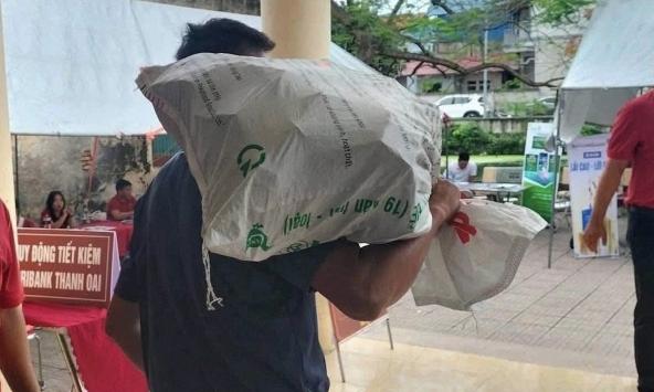 Người dân Hà Nội mang bao tải đi đựng tiền: Tiết lộ mức giá đền bù dự án Olympic