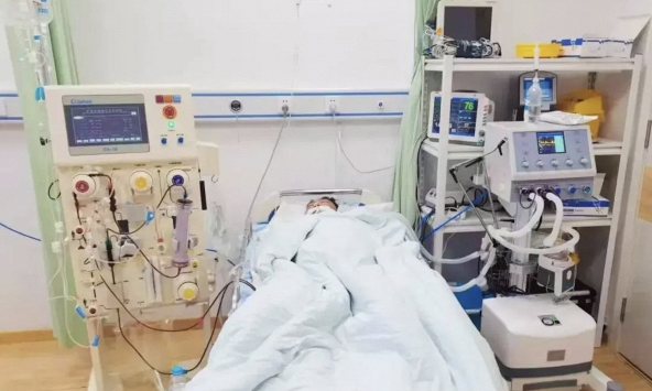 Người đàn ông 50 tuổi sức khoẻ tốt bất ngờ nhận tin mắc suy thận, vợ buồn bã: “Tôi khuyên ông ấy đừng làm 1 việc này nữa”