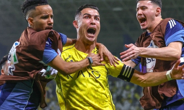 Ronaldo toả sáng giúp Al Nassr hạ Al Ahli: Đáp trả fan cực gắt bằng 5 chiếc cúp Champions League 