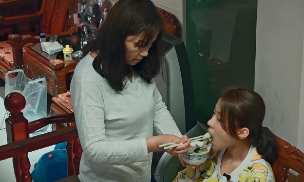 Thương con không đúng cách còn nguy hiểm hơn 'roi vọt': 3 kiểu nuông chiều 'vô hình' đang âm thầm làm hại trẻ
