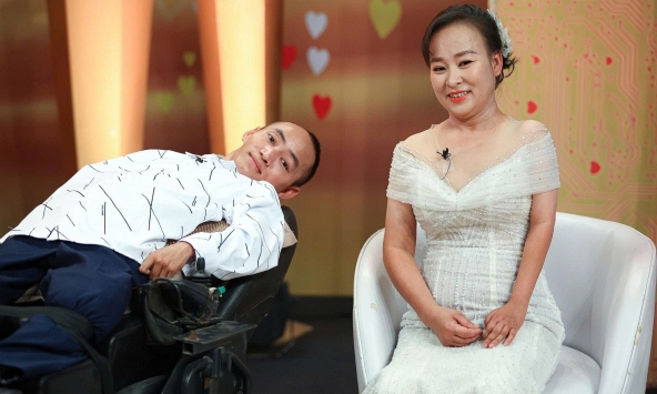 Người đàn ông liệt toàn thân ở Nghệ An lấy vợ, sinh 3 con mới hết bị gièm pha, xây dựng cơ ngơi chục tỷ