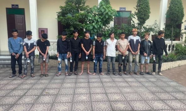 Bắt và khám xét nơi ở của ông chủ trả lương cho công nhân theo cách thức rất lạ