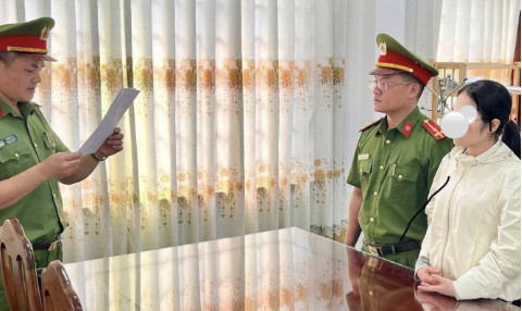 Khởi tố nữ kế toán trường mầm non sinh năm 1987