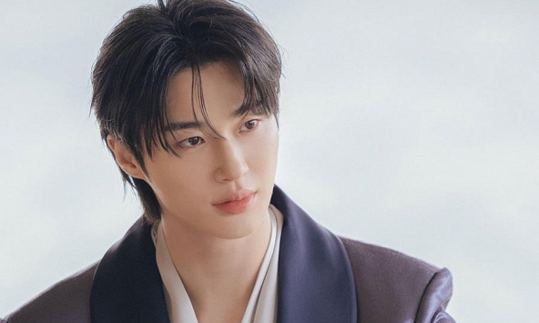 Byeon Woo Seok dành 2 năm để đi thụt lùi