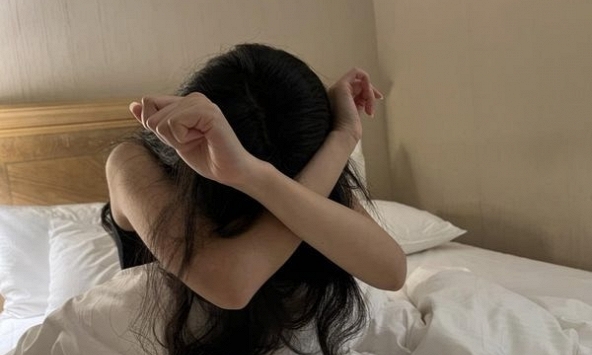 Rúng động hình ảnh nhạy cảm của cặp đôi trẻ trong 9 chiếc điện thoại, sự biến thái và băng hoại đạo đức đến từ người thân 