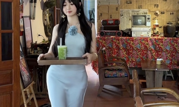 Mặc đồ lộng lẫy quét sân, bưng trà, nữ nhân viên quán nước khiến anh em nhấn nút 'replay' liệt phím