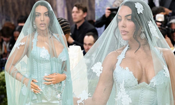 Georgina - bạn gái Ronaldo tại Met Gala 2026 không còn là 'thảm hoạ' nhưng 'flex' nhẫn kim cương vẫn bị chê 'nhạt'