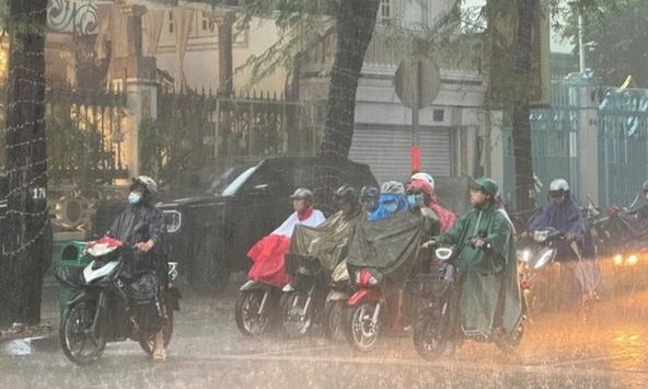 Mùa mưa Nam bộ tới: Đây là loạt tips sống sót bạn nên ghim ngay